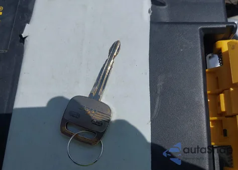 2003 Toyota Camry Le z USA, uszkodzony, nr VIN JTDBE32K130182354